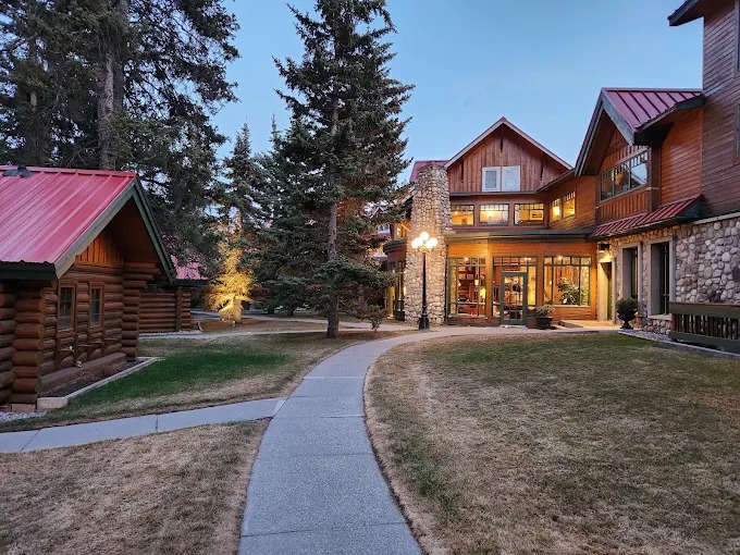 Lake Louise luxury resort
